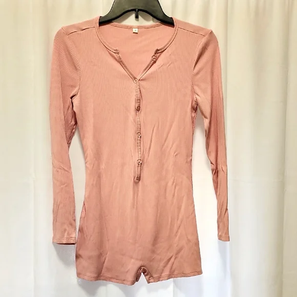 BOGO $2 Women's Pink Long Sleeve Ribbed Romper M loungewear pj's - Picture 4 of 15